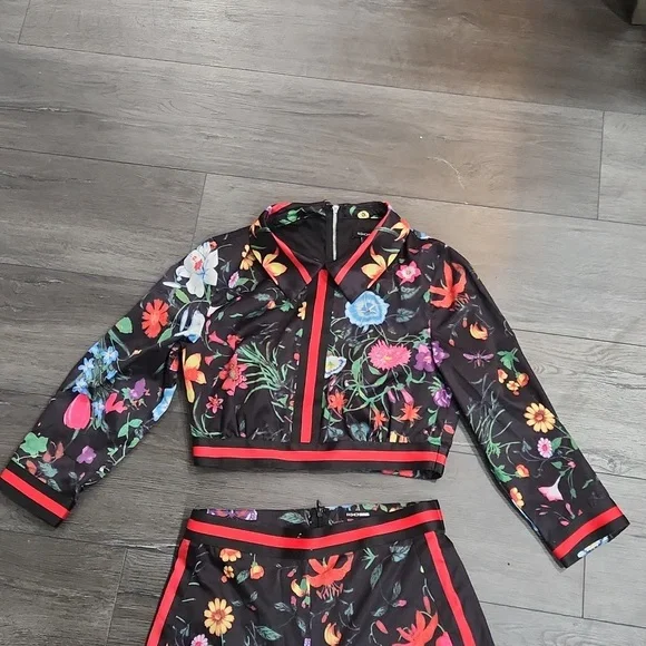 Fashion Nova Black Floral 2 piece pants  with crop top size S - Picture 3 of 11